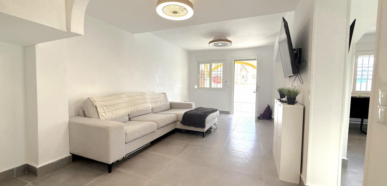 Herverkoop - Villa -
Orihuela Costa - La Zenia