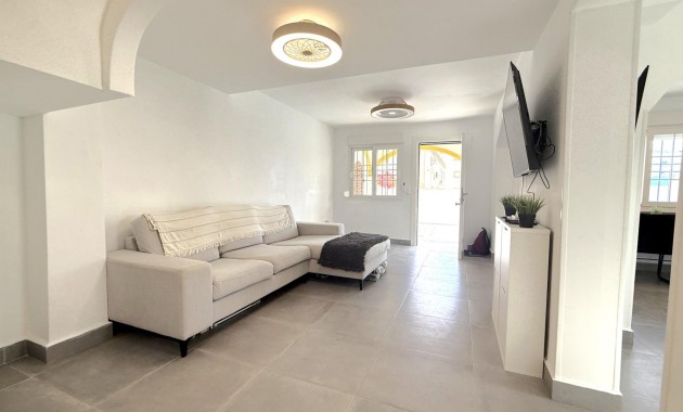 Herverkoop - Villa -
Orihuela Costa - La Zenia