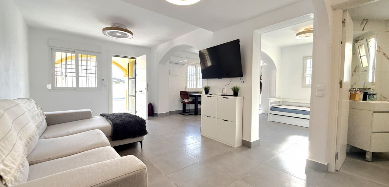 Herverkoop - Villa -
Orihuela Costa - La Zenia