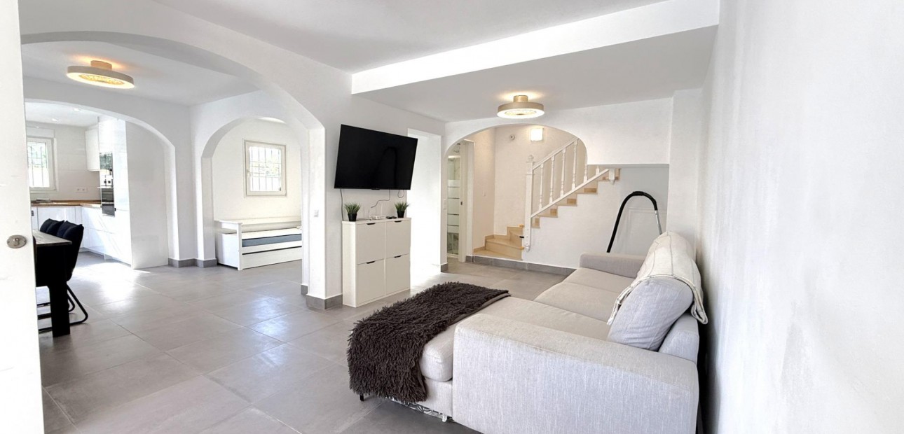 Herverkoop - Villa -
Orihuela Costa - La Zenia