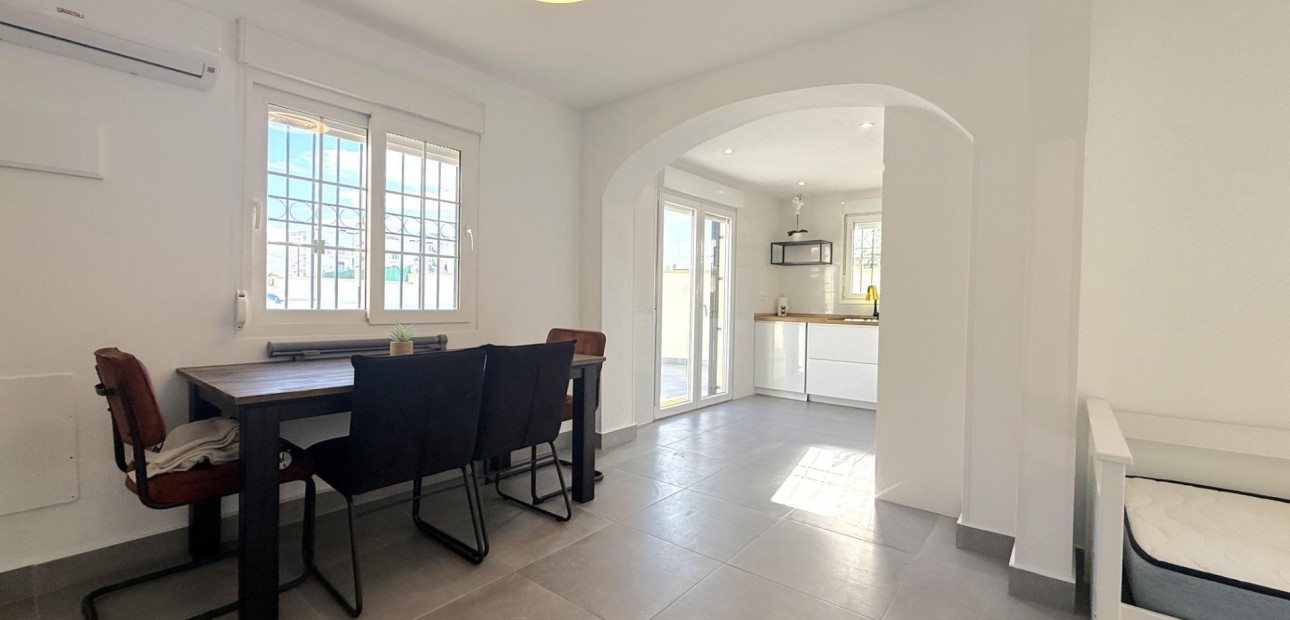 Herverkoop - Villa -
Orihuela Costa - La Zenia