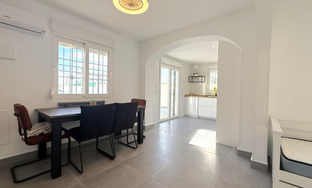 Herverkoop - Villa -
Orihuela Costa - La Zenia