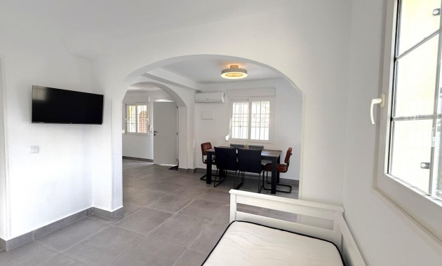 Herverkoop - Villa -
Orihuela Costa - La Zenia