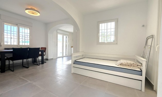 Herverkoop - Villa -
Orihuela Costa - La Zenia