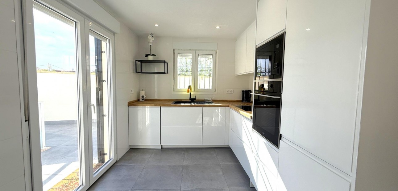 Herverkoop - Villa -
Orihuela Costa - La Zenia