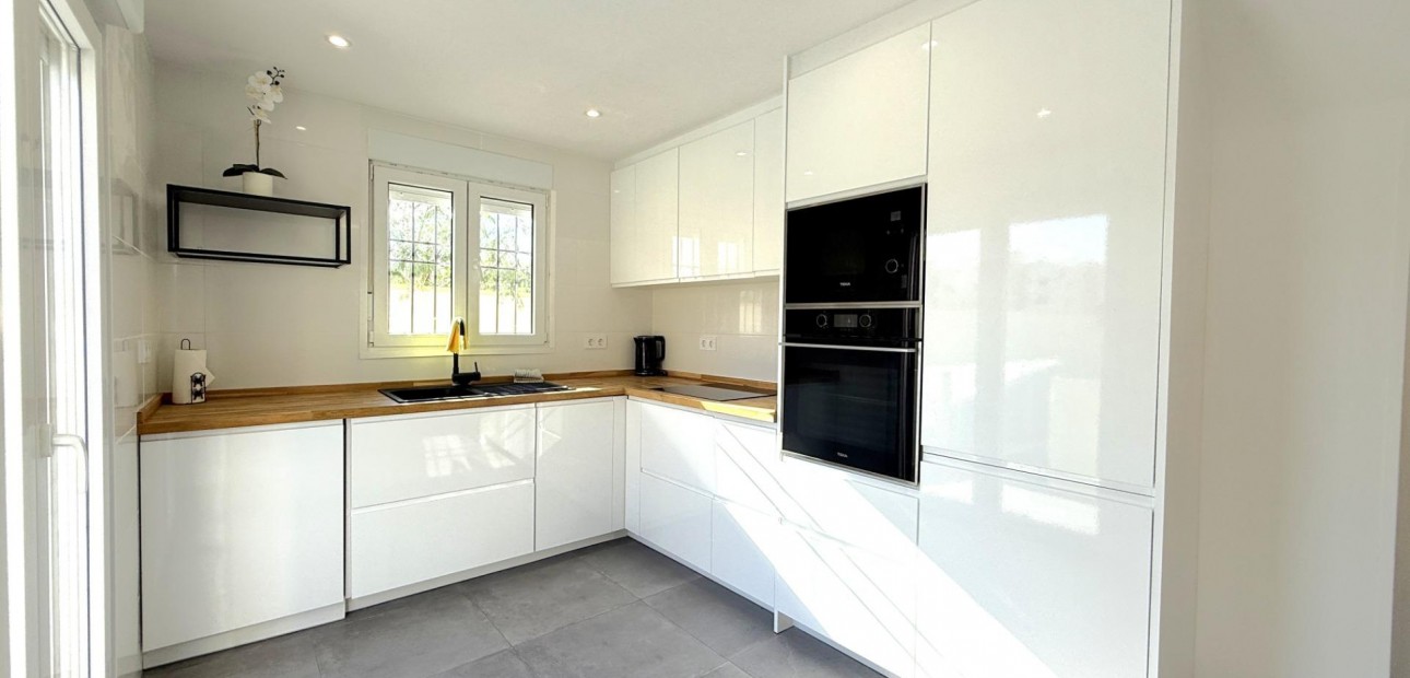 Herverkoop - Villa -
Orihuela Costa - La Zenia