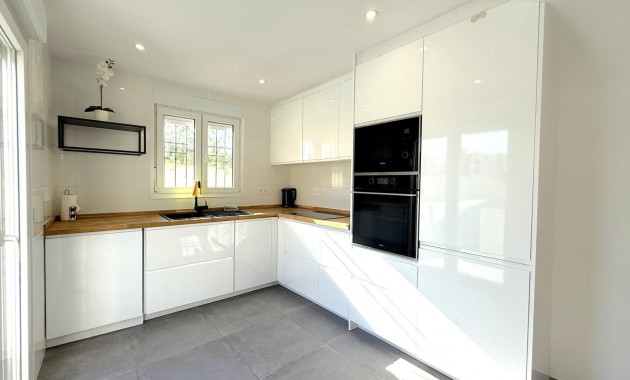 Herverkoop - Villa -
Orihuela Costa - La Zenia