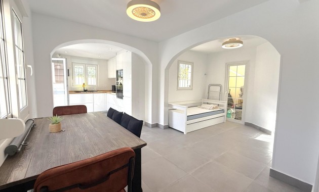 Herverkoop - Villa -
Orihuela Costa - La Zenia