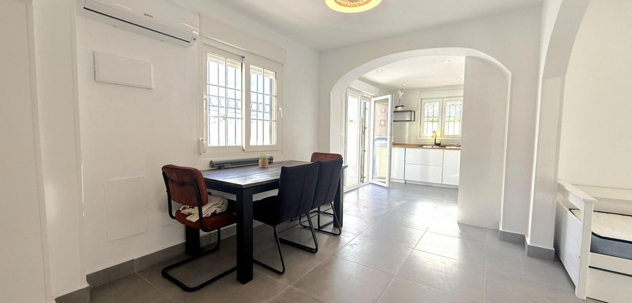 Herverkoop - Villa -
Orihuela Costa - La Zenia