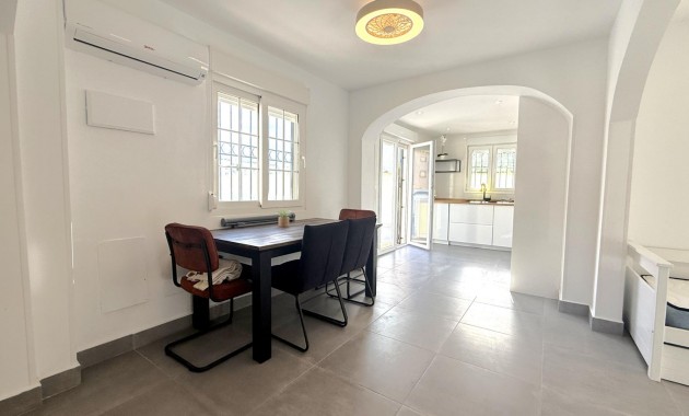 Herverkoop - Villa -
Orihuela Costa - La Zenia