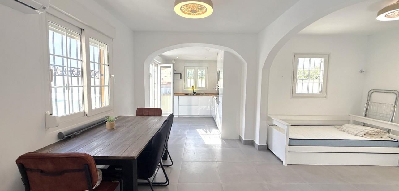 Herverkoop - Villa -
Orihuela Costa - La Zenia