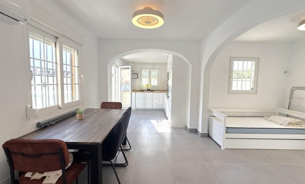 Herverkoop - Villa -
Orihuela Costa - La Zenia