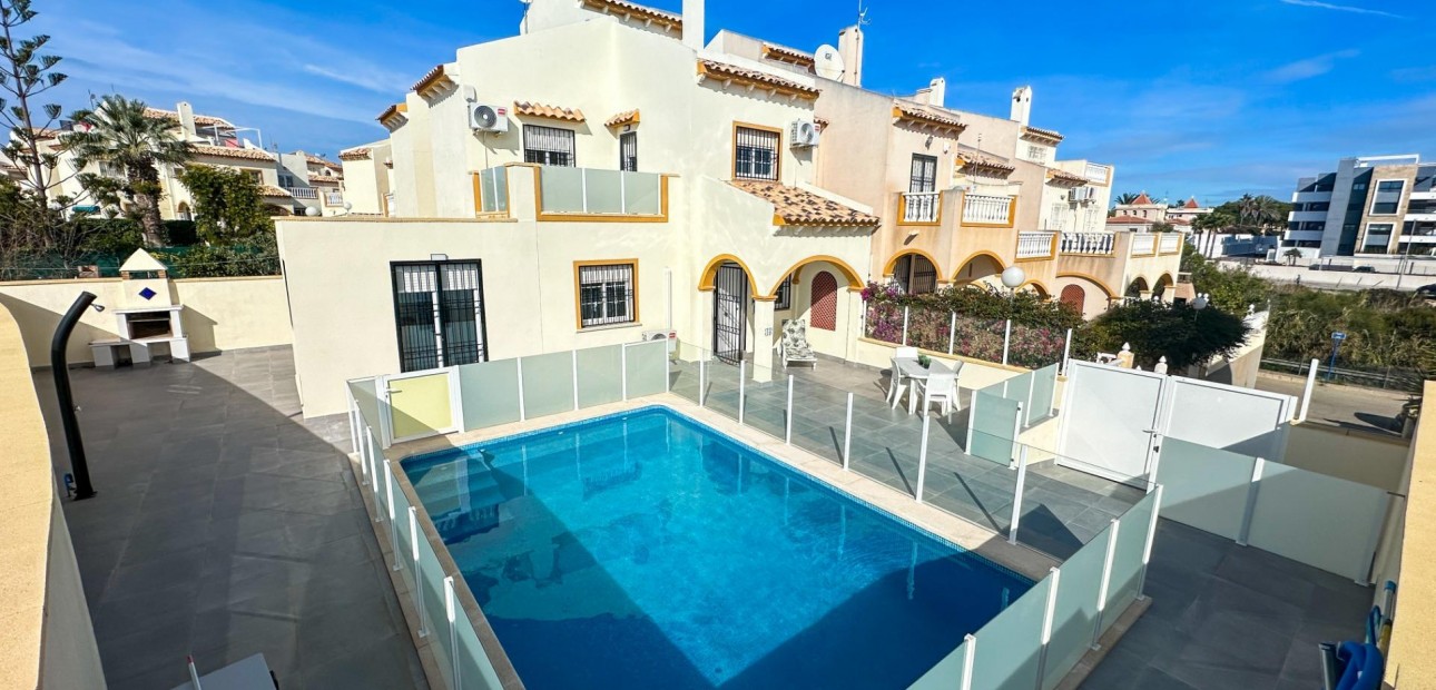 Herverkoop - Villa -
Orihuela Costa - La Zenia
