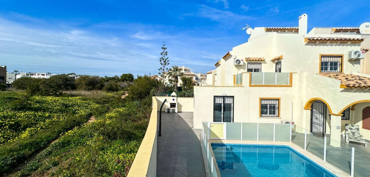 Herverkoop - Villa -
Orihuela Costa - La Zenia