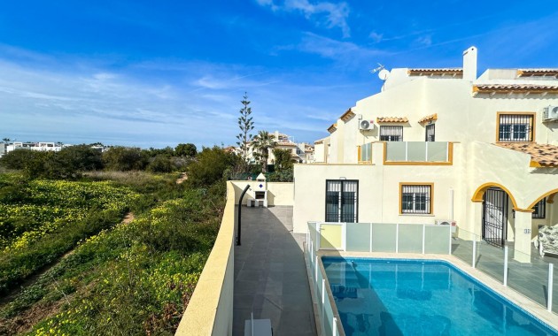Herverkoop - Villa -
Orihuela Costa - La Zenia