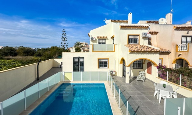 Herverkoop - Villa -
Orihuela Costa - La Zenia