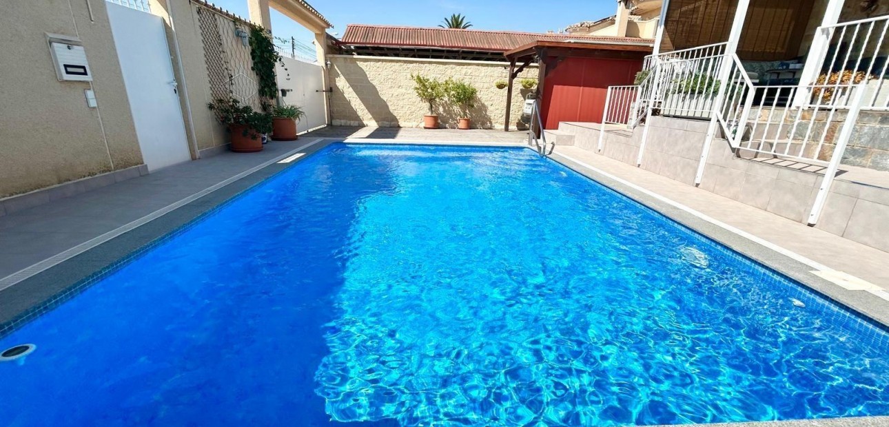 Sale - Villa -
Torrevieja - El chaparral
