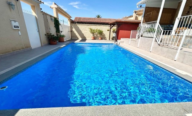 Sale - Villa -
Torrevieja - El chaparral