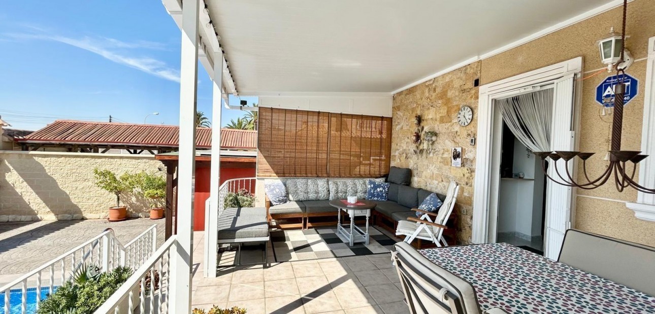 Sale - Villa -
Torrevieja - El chaparral