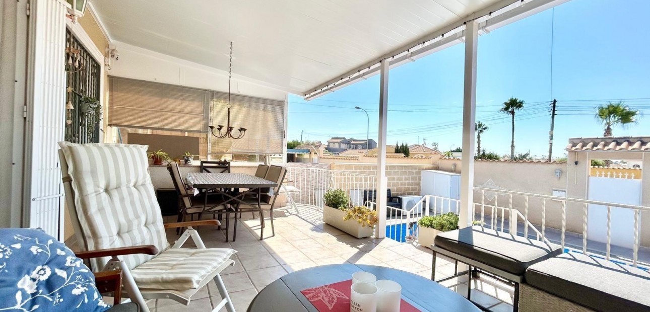 Sale - Villa -
Torrevieja - El chaparral