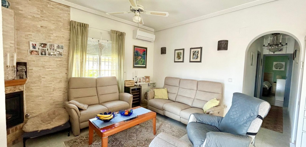 Sale - Villa -
Torrevieja - El chaparral