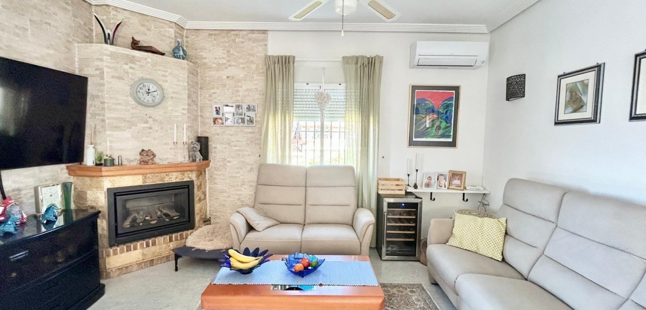 Sale - Villa -
Torrevieja - El chaparral