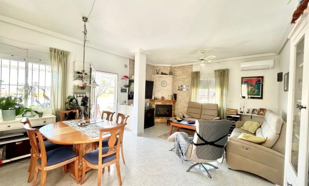 Sale - Villa -
Torrevieja - El chaparral