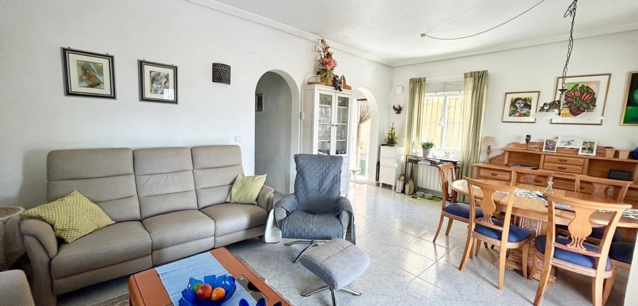 Sale - Villa -
Torrevieja - El chaparral