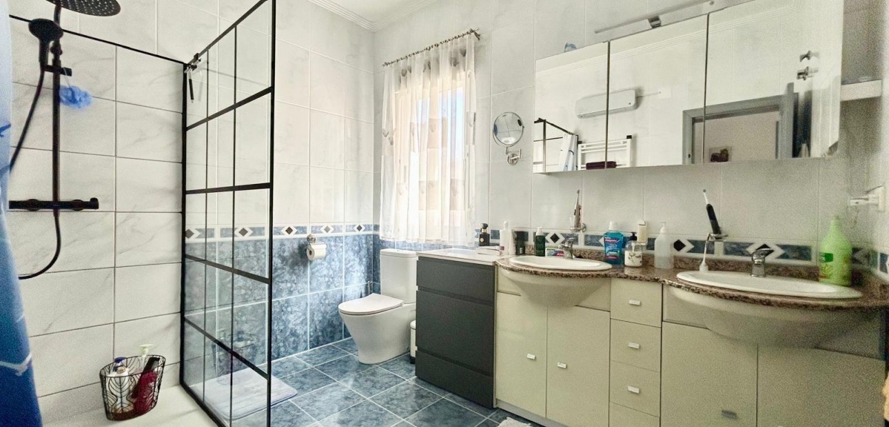 Sale - Villa -
Torrevieja - El chaparral