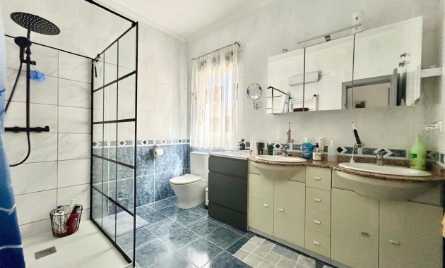 Sale - Villa -
Torrevieja - El chaparral