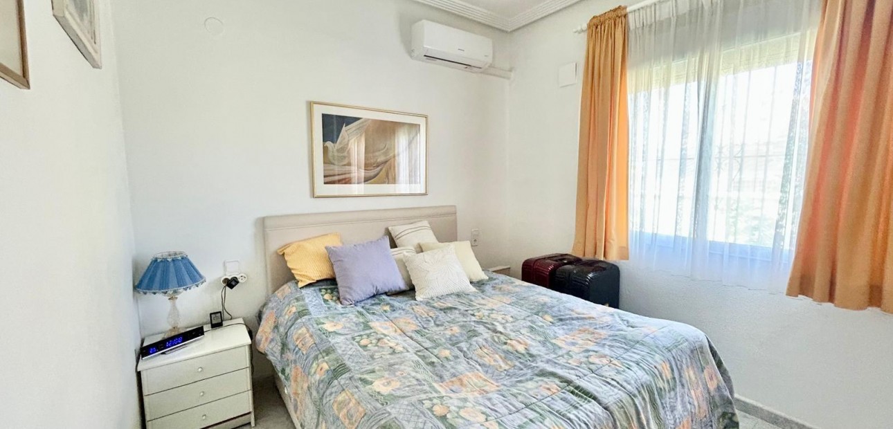 Sale - Villa -
Torrevieja - El chaparral