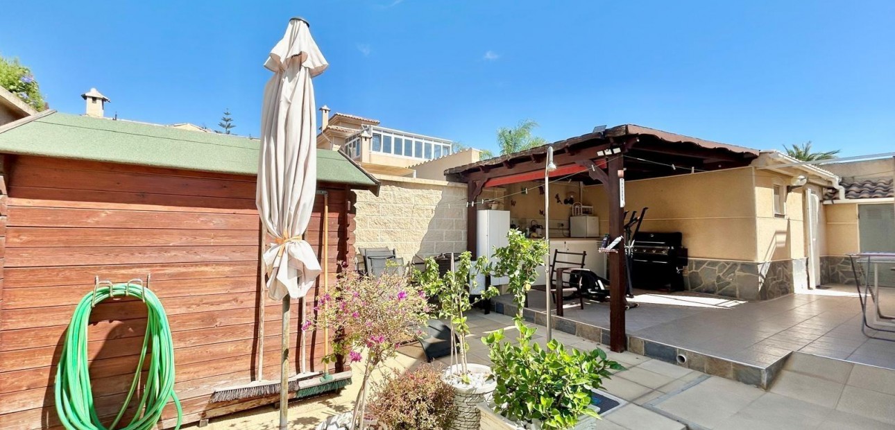 Sale - Villa -
Torrevieja - El chaparral