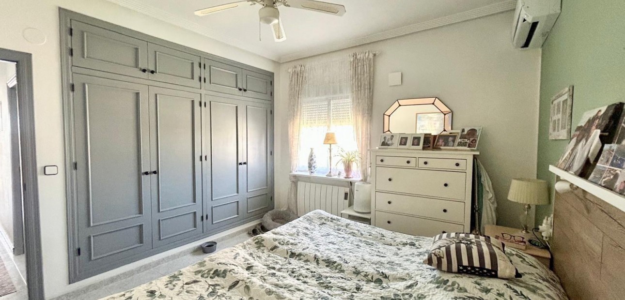 Sale - Villa -
Torrevieja - El chaparral