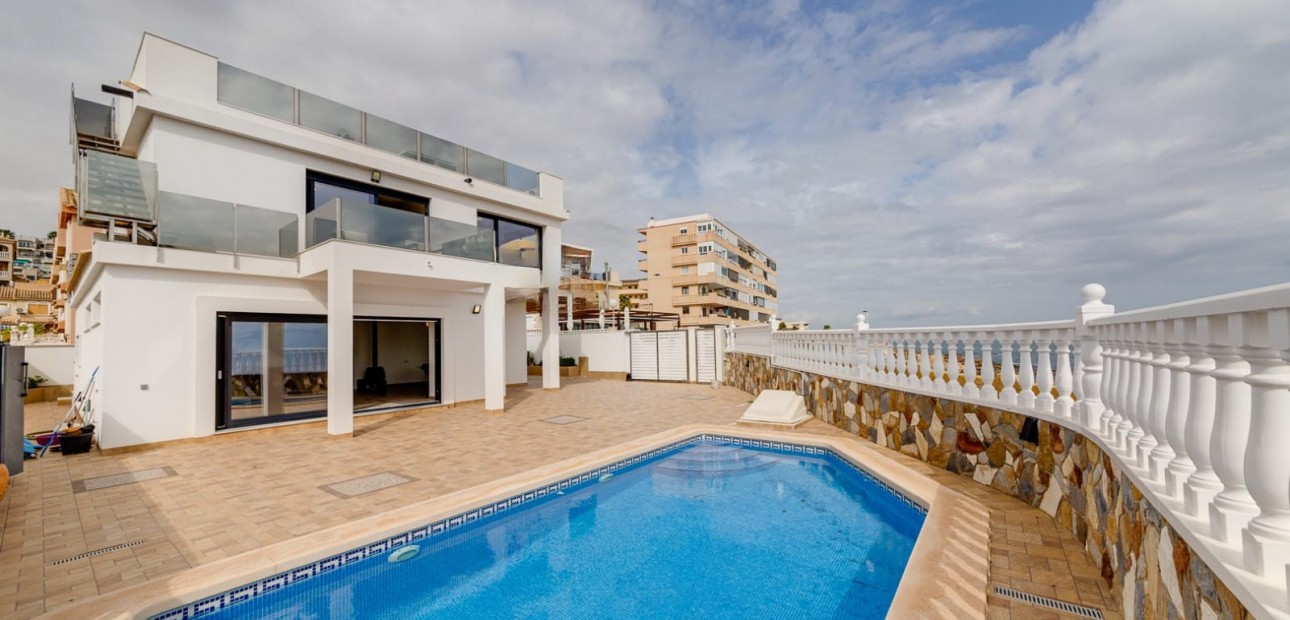Sale - Detached Villa -
La Mata - La Mata - Town