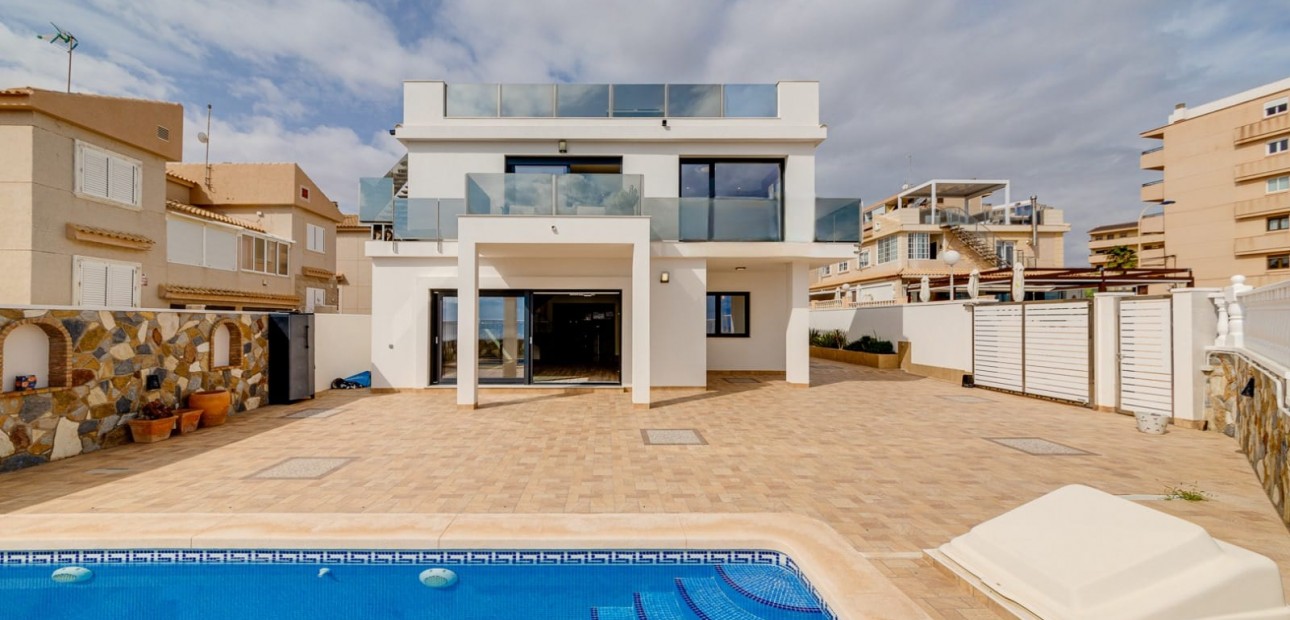 Sale - Detached Villa -
La Mata - La Mata - Town