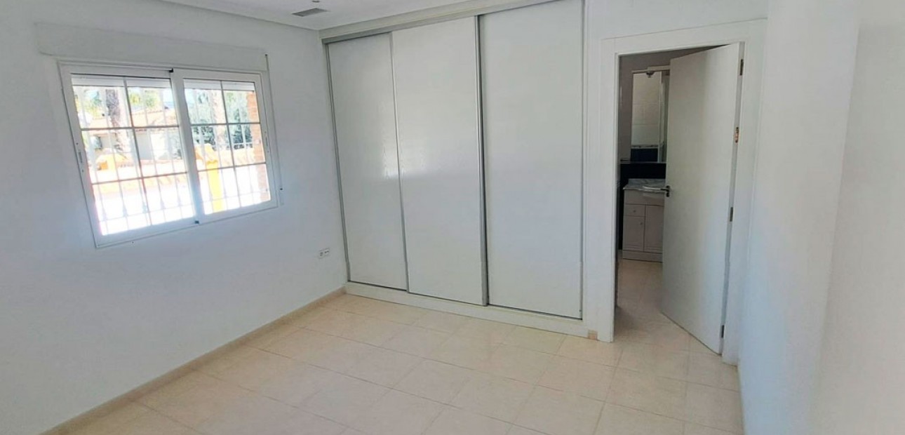 Sale - Country Property -
Catral - Catral - Country