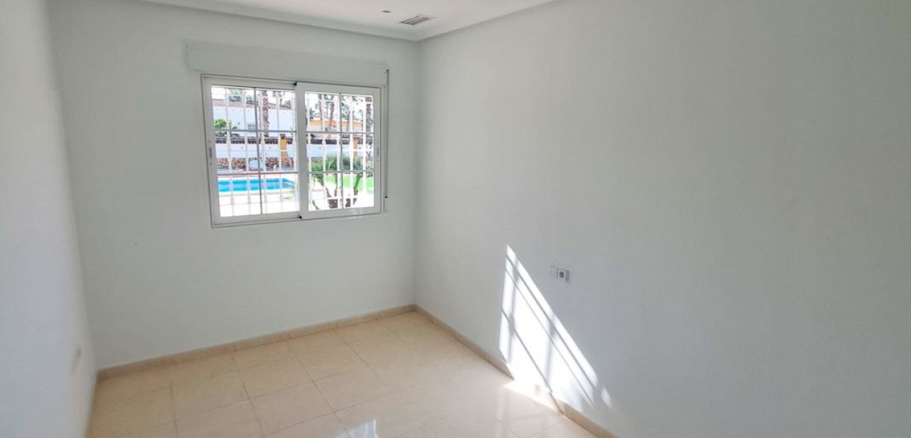 Sale - Country Property -
Catral - Catral - Country