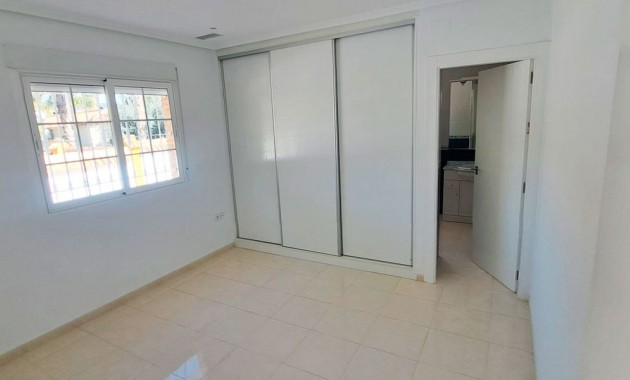 Sale - Country Property -
Catral - Catral - Country