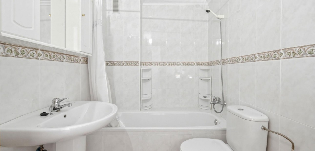 Venta - Apartamento / piso -
Torrevieja - Centro