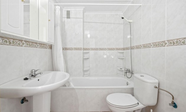 Venta - Apartamento / piso -
Torrevieja - Centro