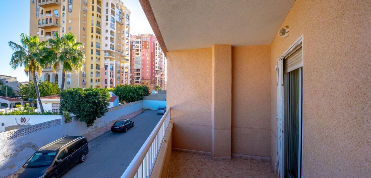 Venta - Apartamento / piso -
Torrevieja - Centro