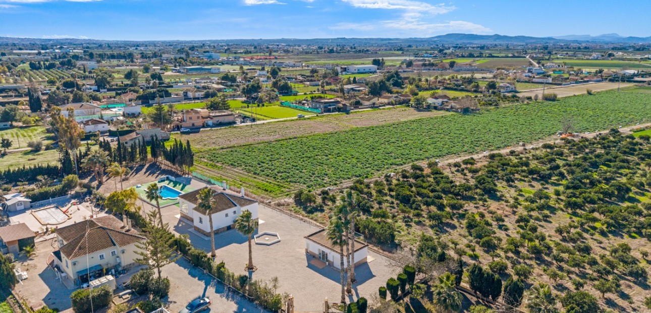 Herverkoop - Country Property -
Dolores - Dolores - Town