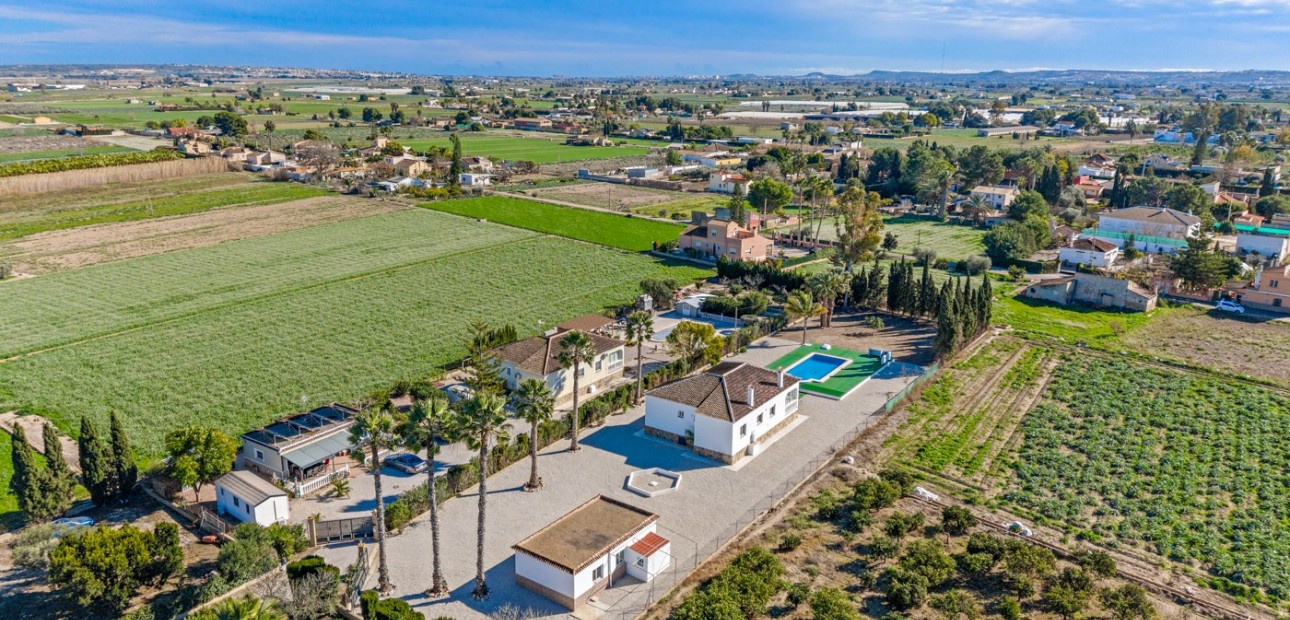 Herverkoop - Country Property -
Dolores - Dolores - Town