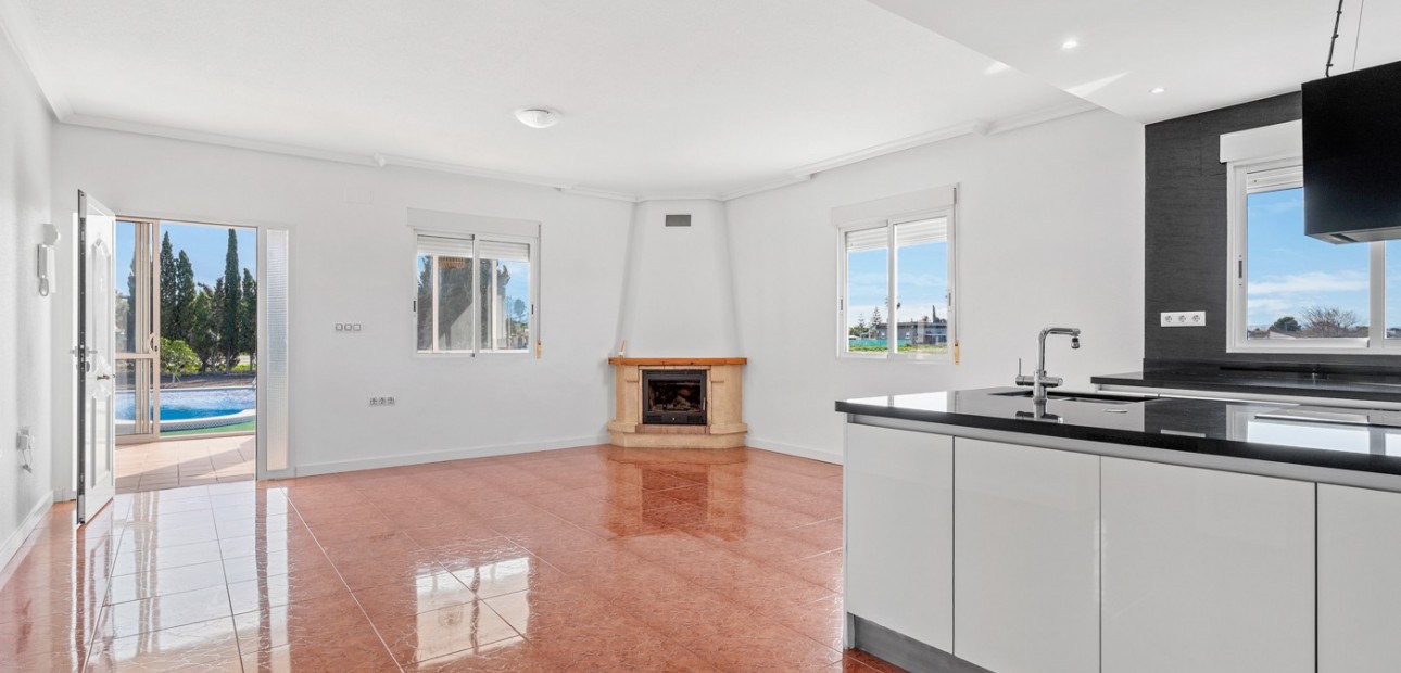 Herverkoop - Country Property -
Dolores - Dolores - Town