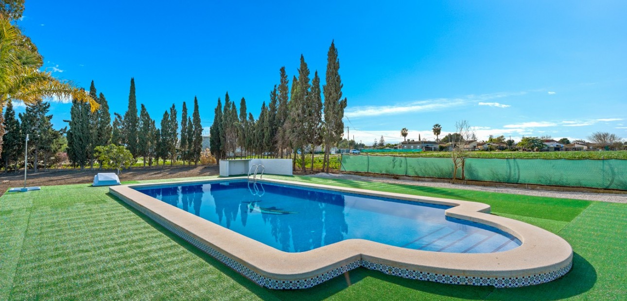 Herverkoop - Country Property -
Dolores - Dolores - Town