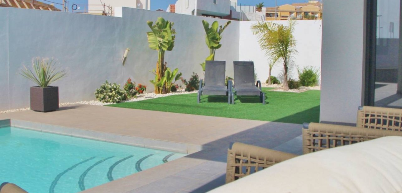 Herverkoop - Villa -
Rafal