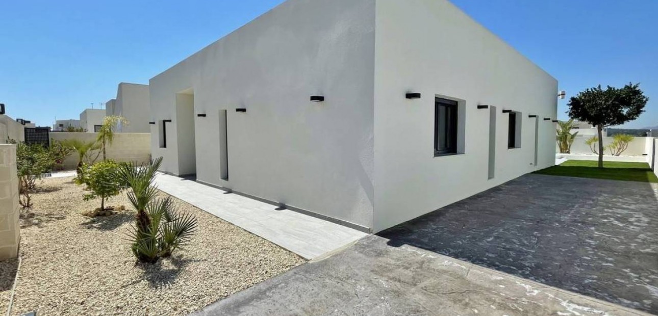 Herverkoop - Villa -
Rafal