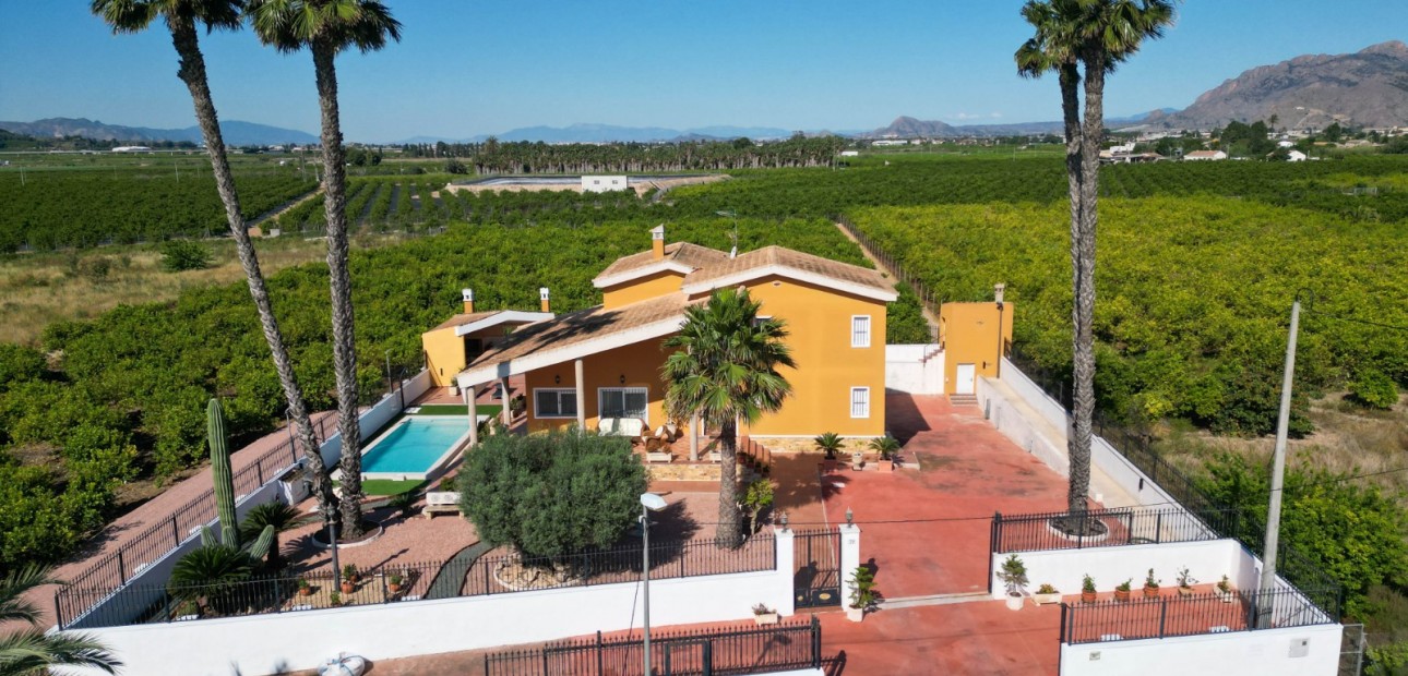 Herverkoop - Finca / Country Property -
Orihuela
