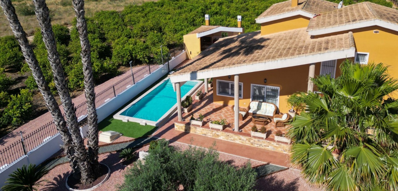 Herverkoop - Finca / Country Property -
Orihuela