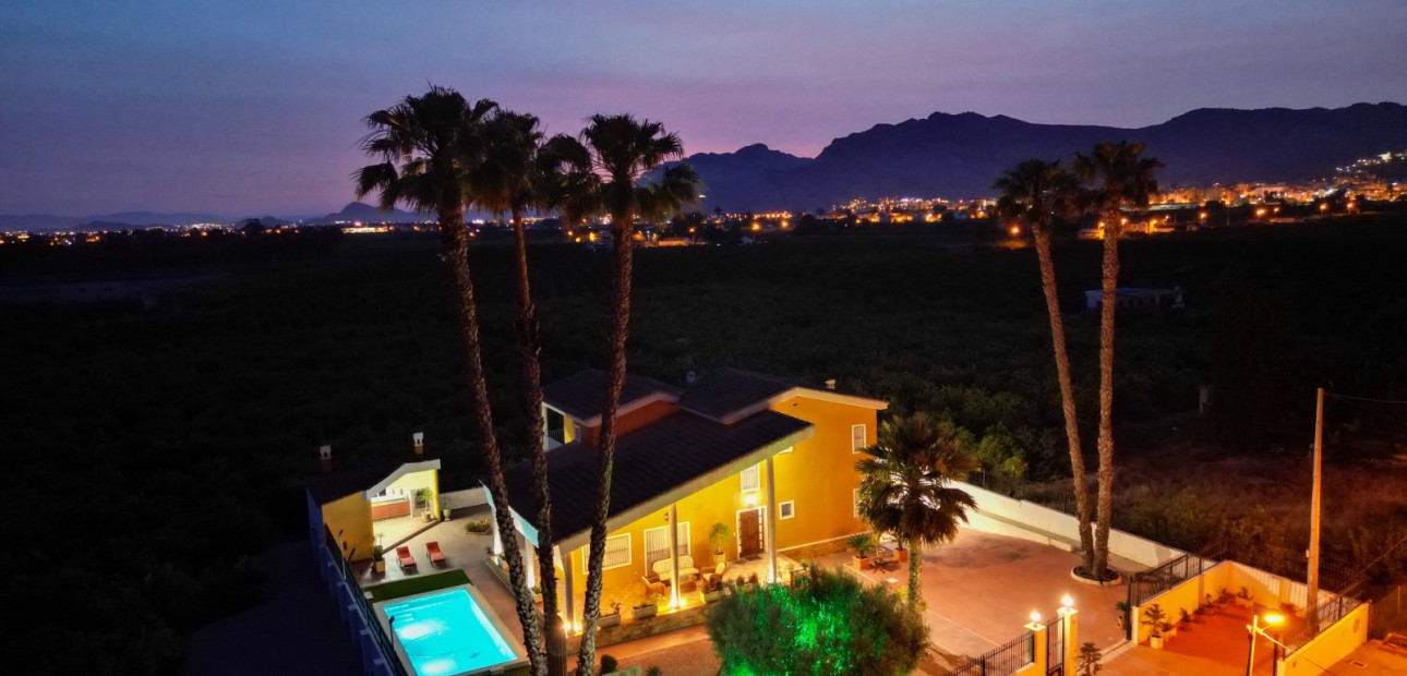 Herverkoop - Finca / Country Property -
Orihuela